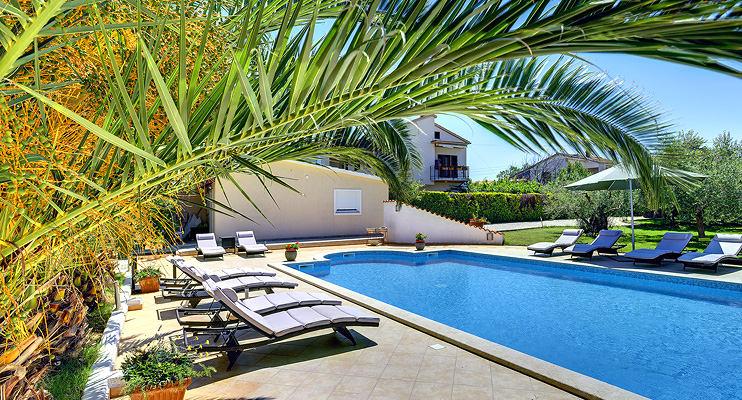 Ferienwohnung Delian - Blick auf den Swimmingpool